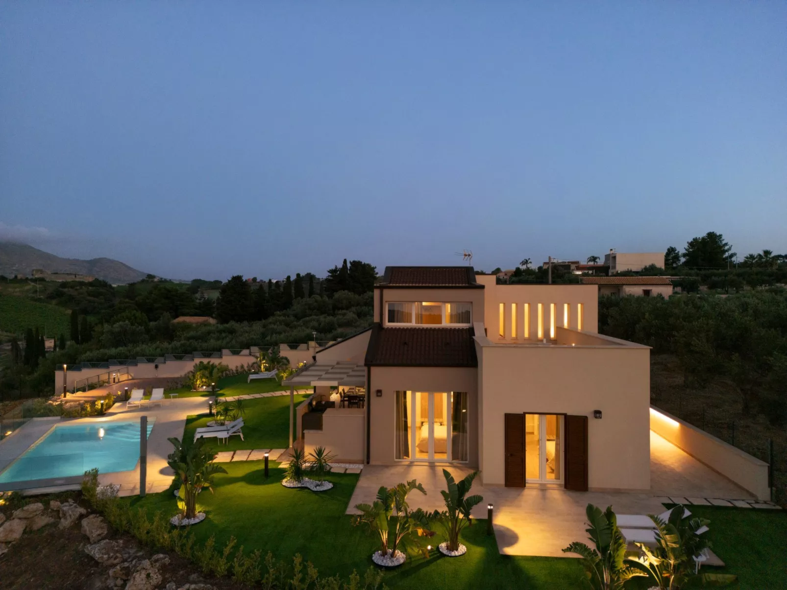 Villa mit Panoramablick auf das Meer, umgeben von der Natur-Buiten