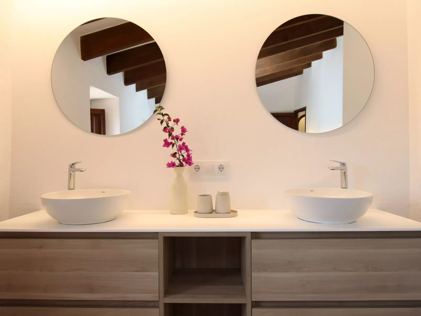 Große Villa auf dem Lande in der Nähe von Pollensa.-Buiten