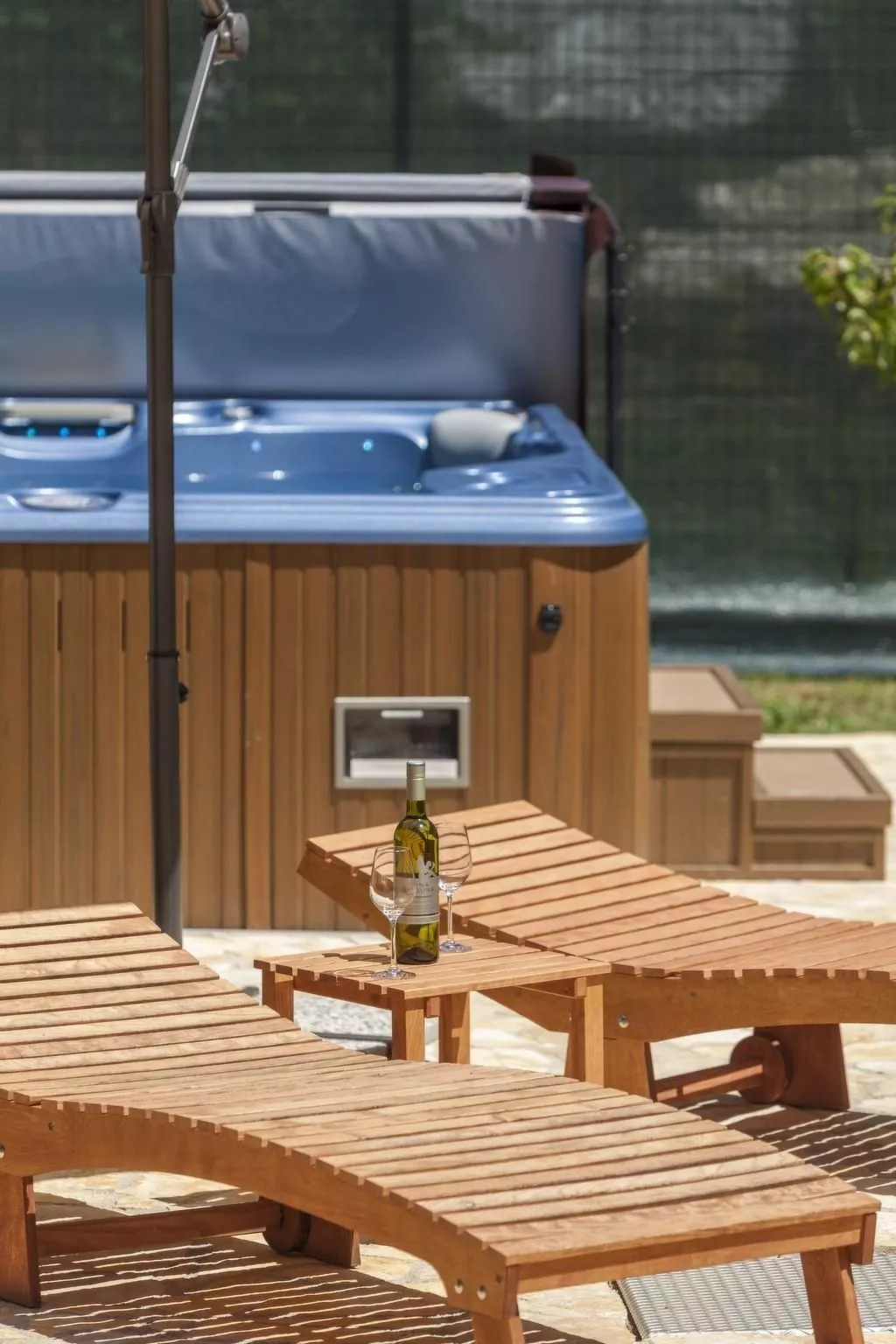 In Vintijan mit Großem Whirlpool-Buiten