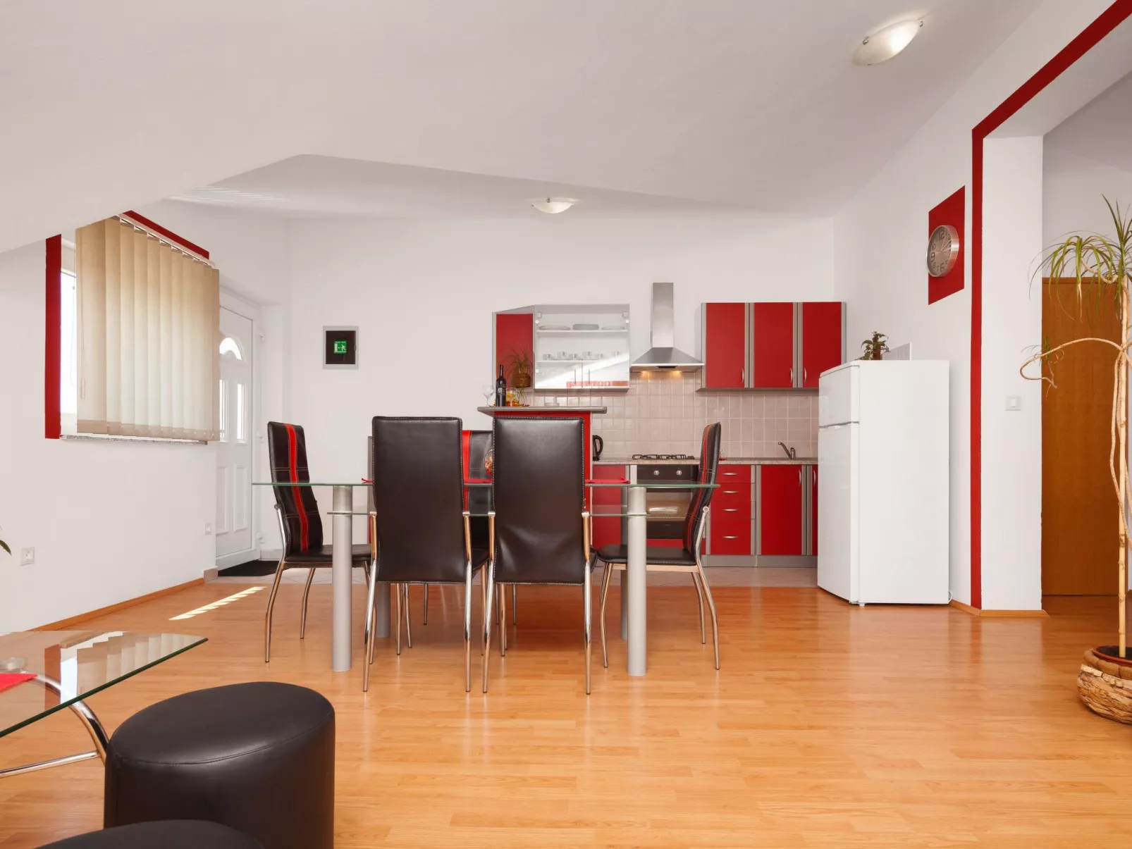 Ema Red mit Jacuzzi-Binnen