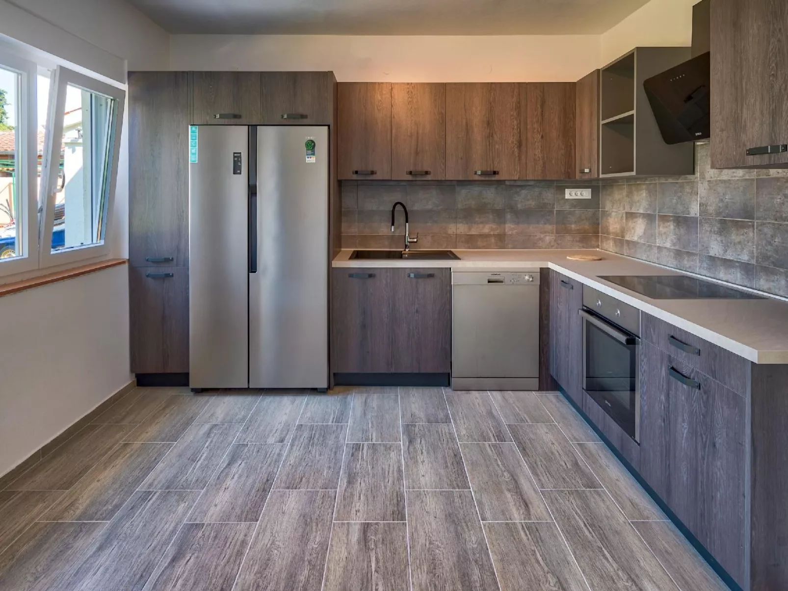 Villa mit Garten, Grill und Terrasse-Binnen