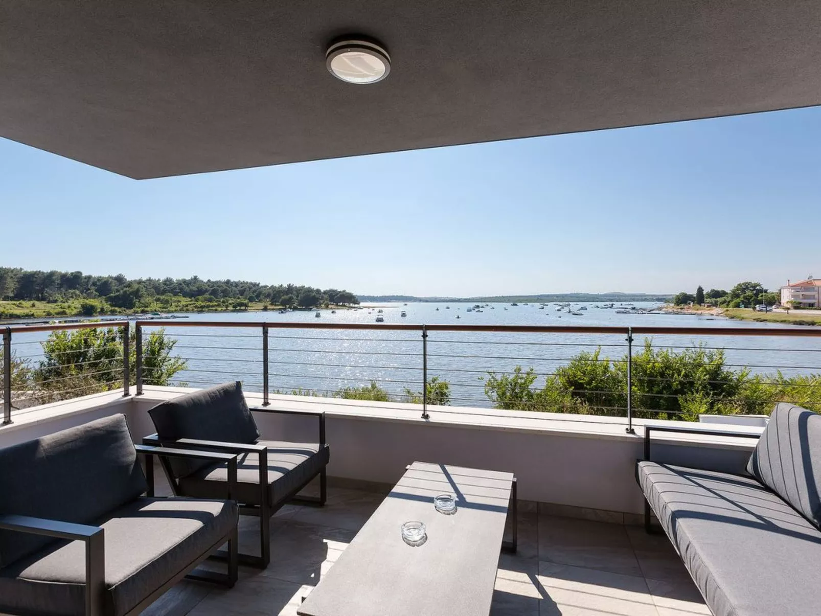 Für 6 Personen ca. 100 m&sup2; in Medulin, Istrien (Medulin und Umgebung)-Buiten