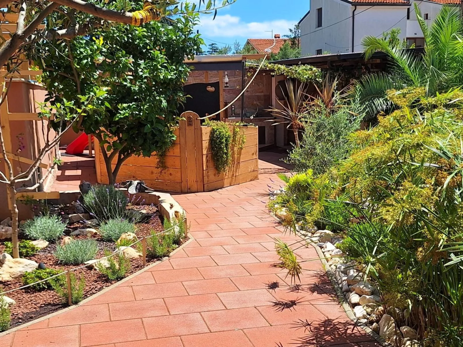 Urlaub mit Kindern-Ferienwohnung mit Pool-Buiten