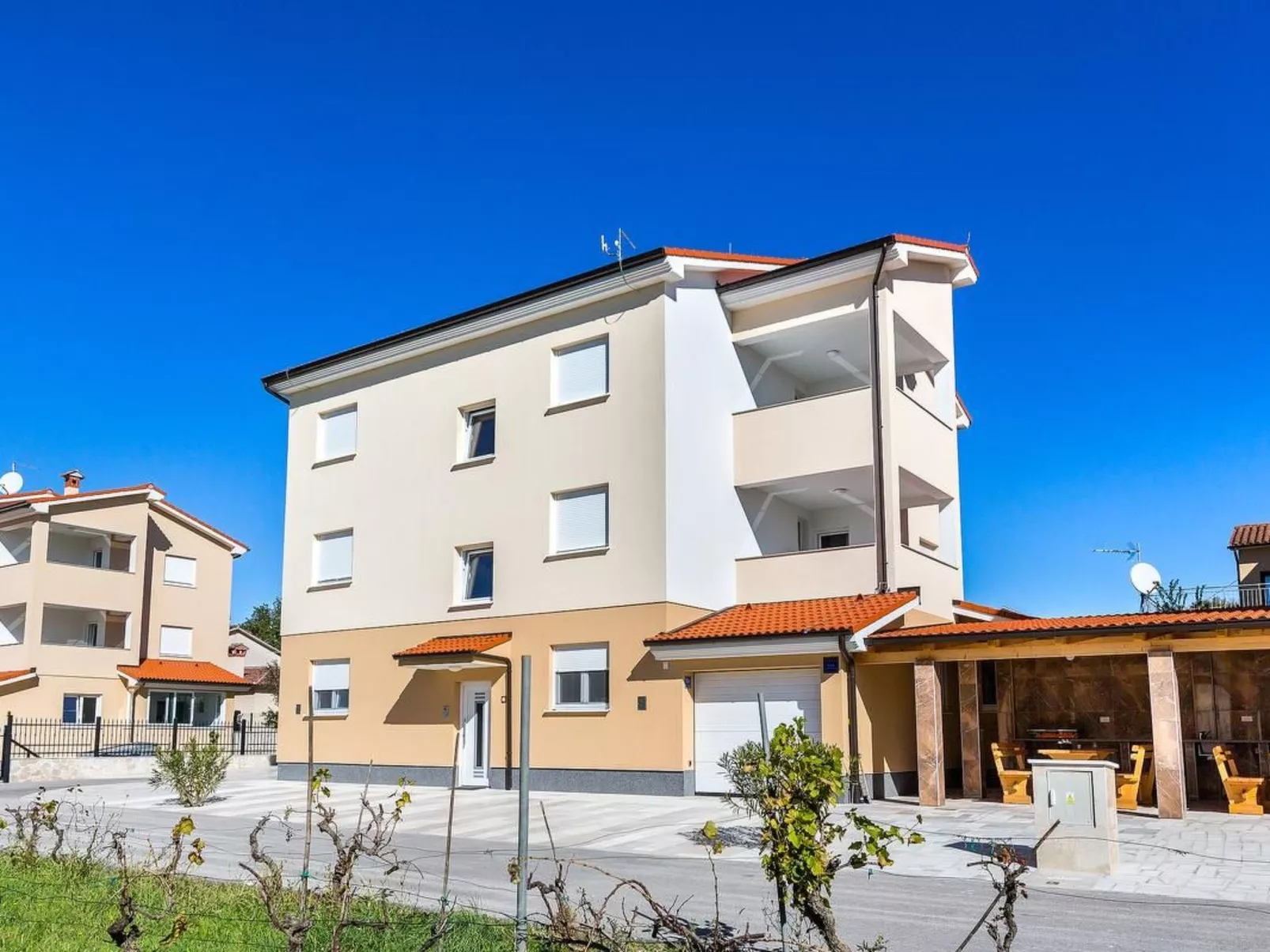 Für 7 Personen ca. 100 m&sup2; in Medulin, Istrien (Medulin und Umgebung)-Buiten