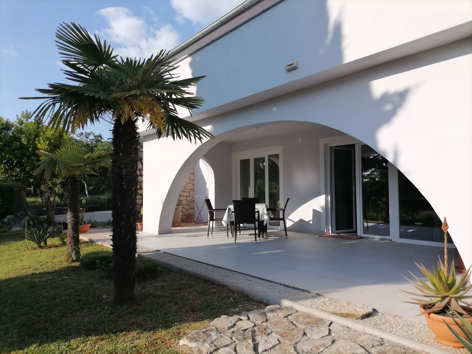 Wohnung "Nada" mit Terrasse-Buiten