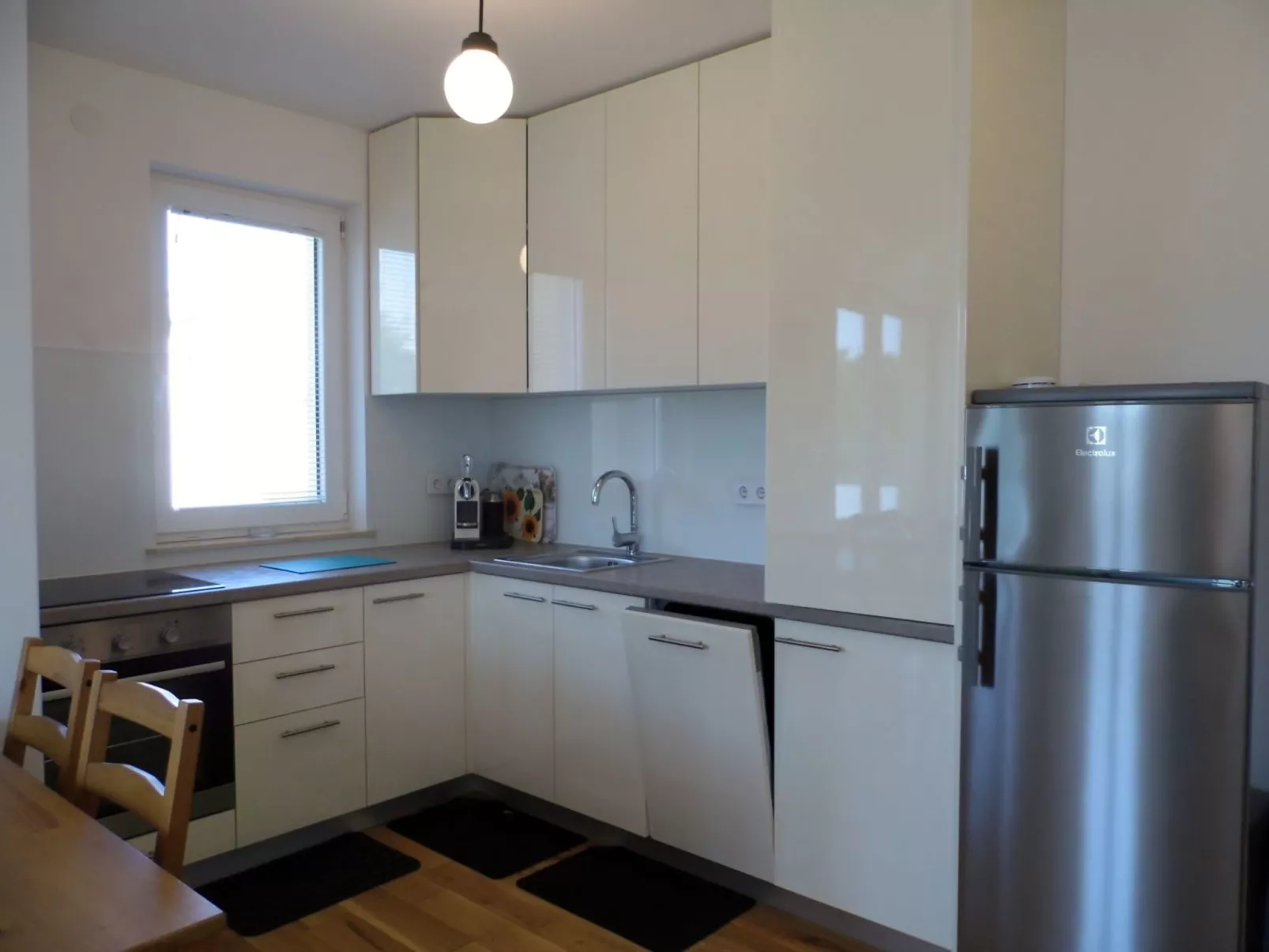 Modernes Apartment mit teilweisem Meerblick-Binnen