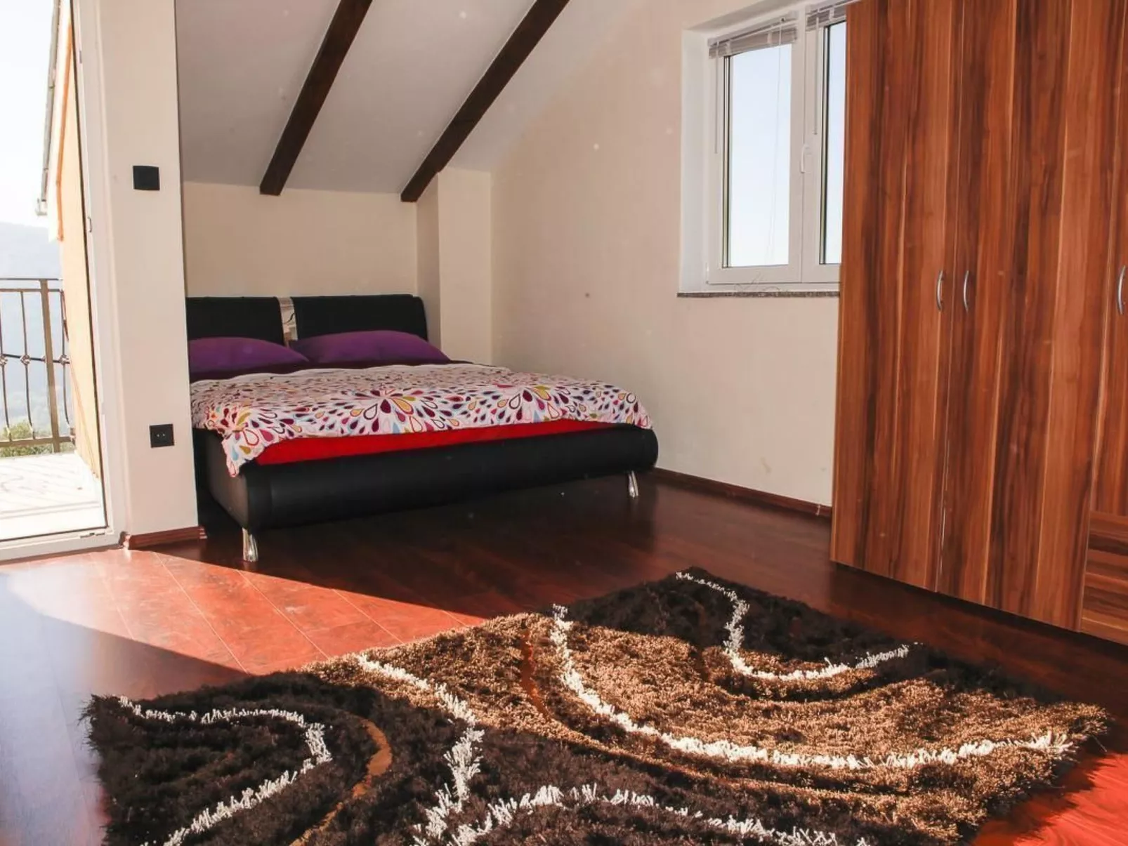 Großes Ferienhaus mit eigenem Pool und Terrasse-Binnen