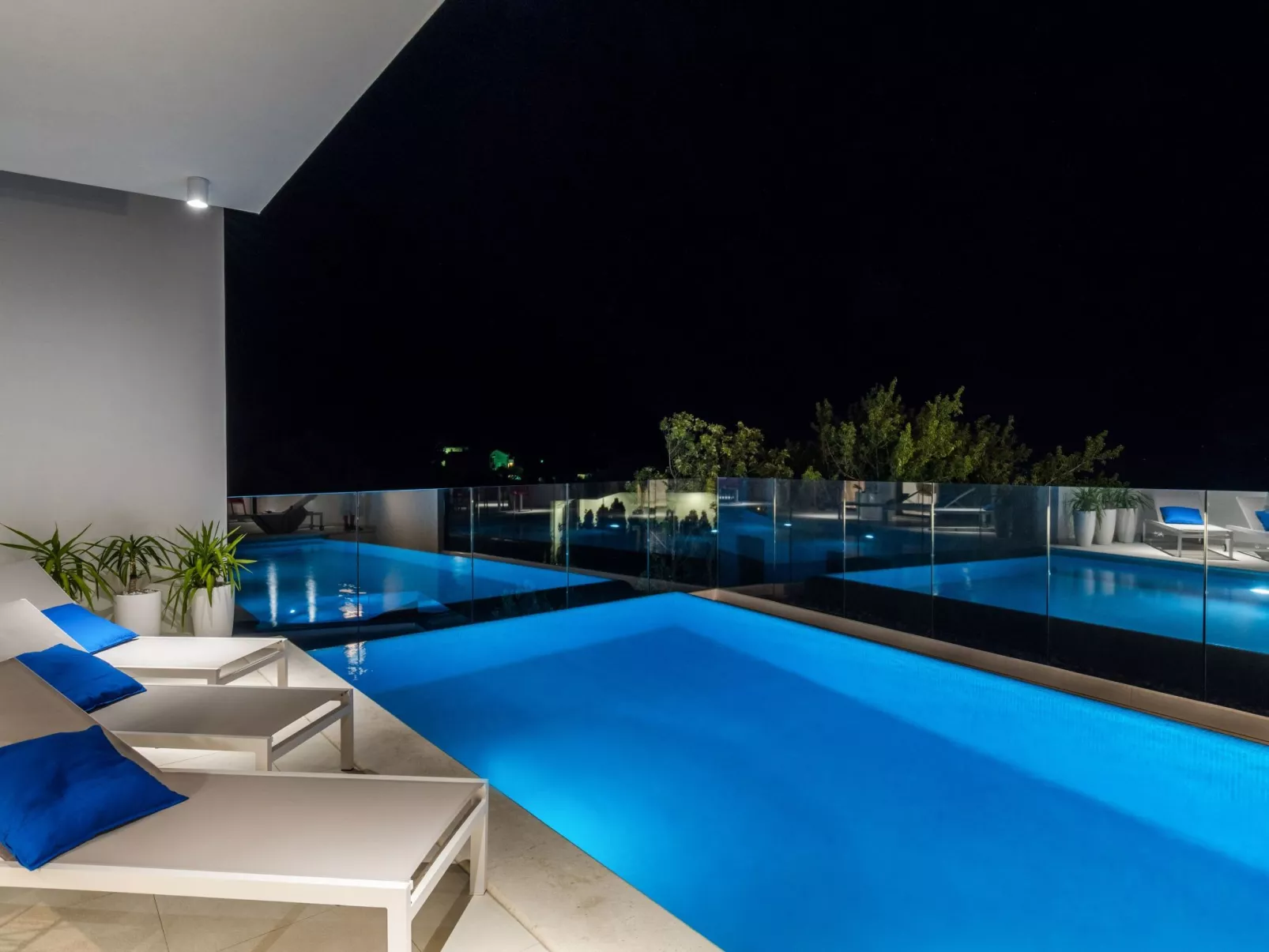 Schöne Villa Zvizdan mit Infinity-Pool-Buiten