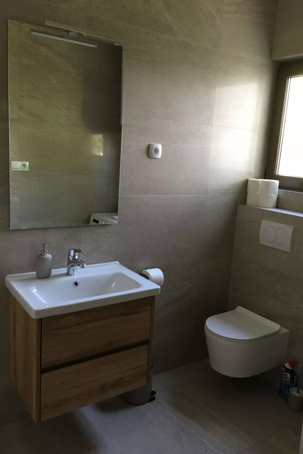 Schöne moderne und voll ausgestattete Wohnung.-Binnen