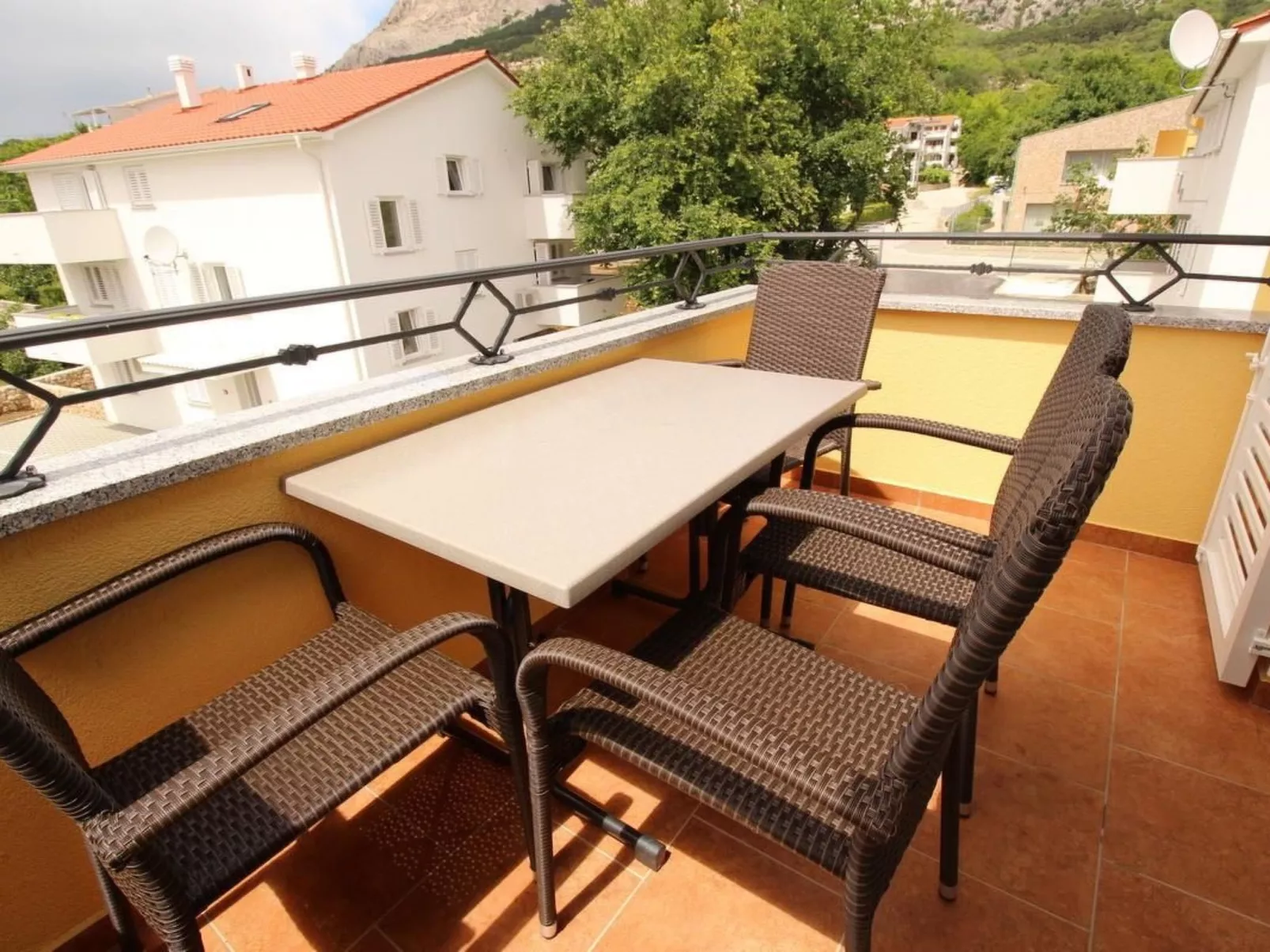 Gorica II A2+2 br.8-Binnen