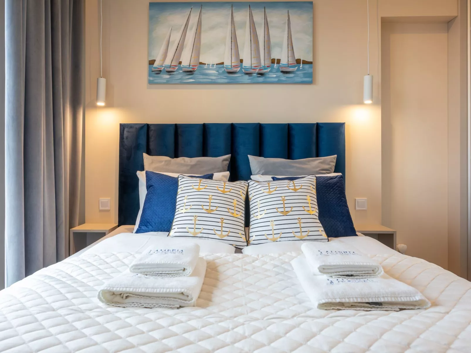 Luxuriös eingerichtete,helle Ferienwohnung am Meer-Image-tags.info