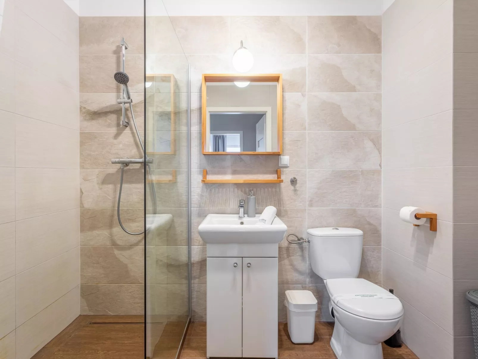 Zuza mit schönem Sonnenbalkon-Image-tags.info