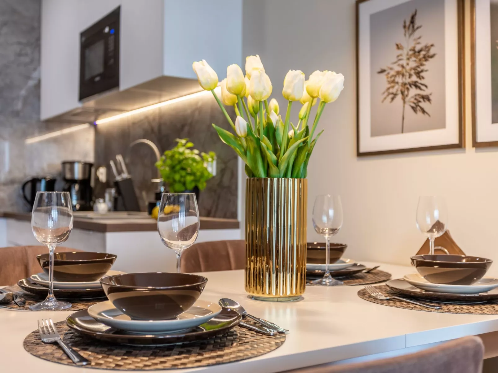 Stilvoll eingerichtete Ferienwohnung am Meer-Image-tags.info