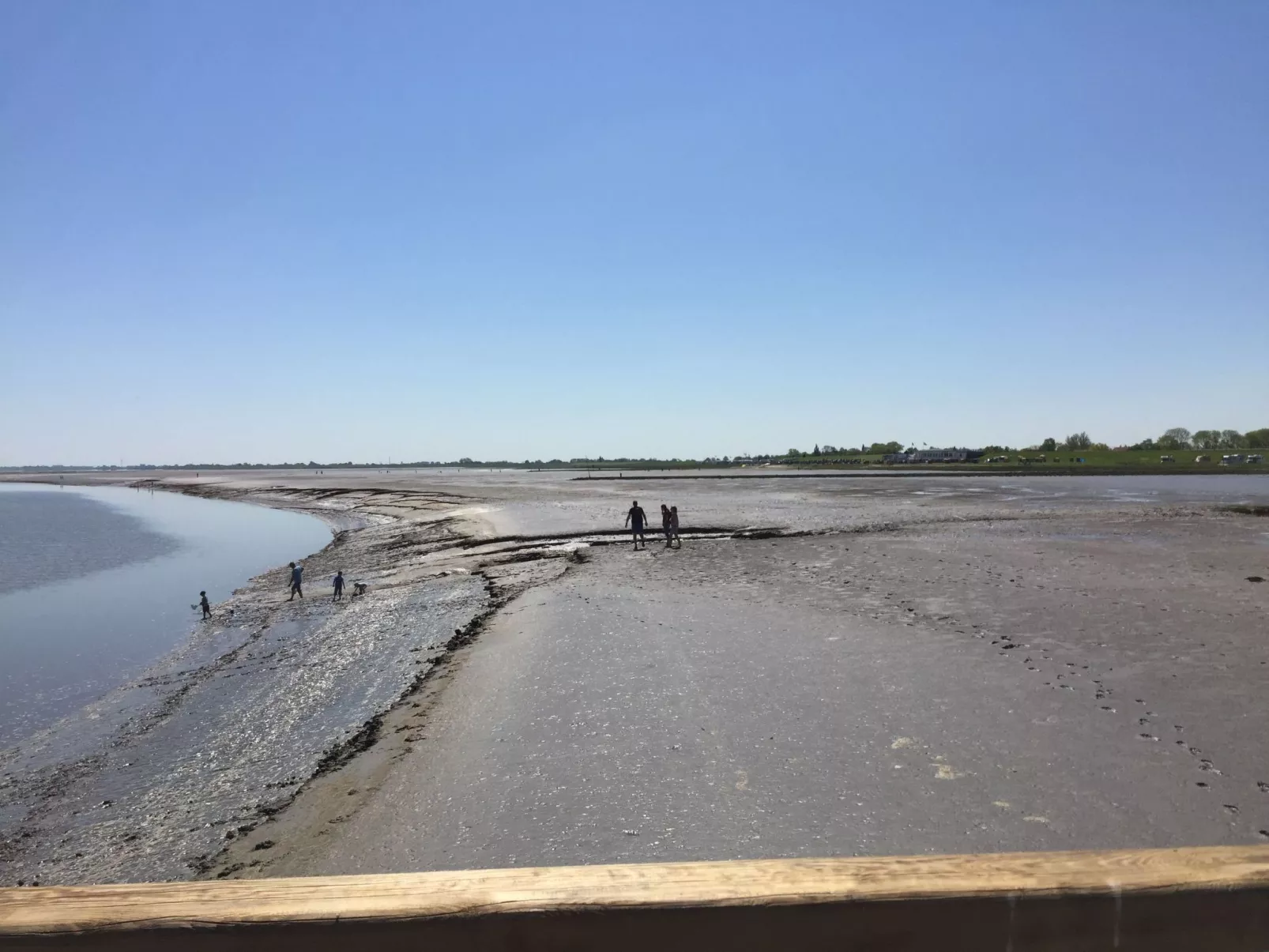 Nettes Ferienhaus in Fedderwardersiel-Buiten