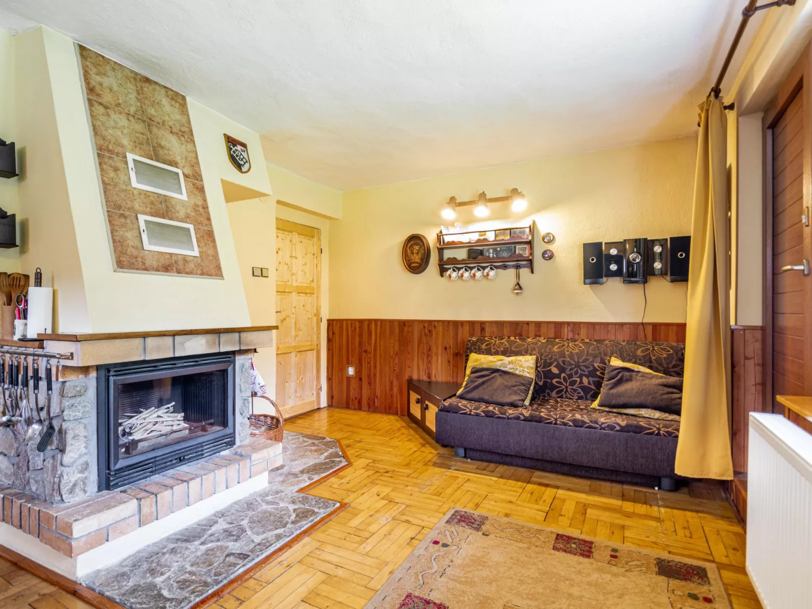 Chalet "Chestnut cottage" in den Bergen.-Binnen