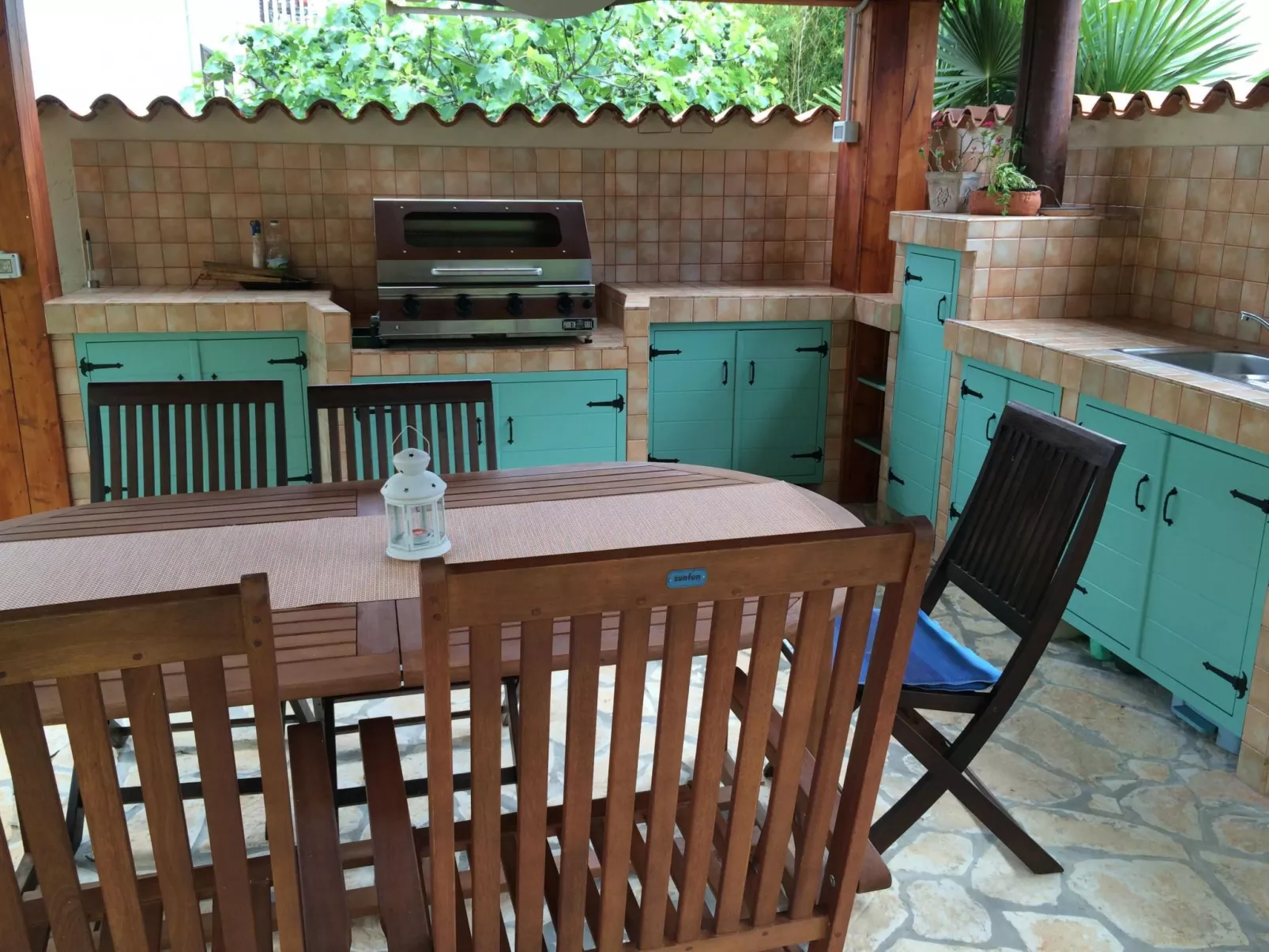 Appartement mit zwei Terrassen mit Meerblick-Buiten