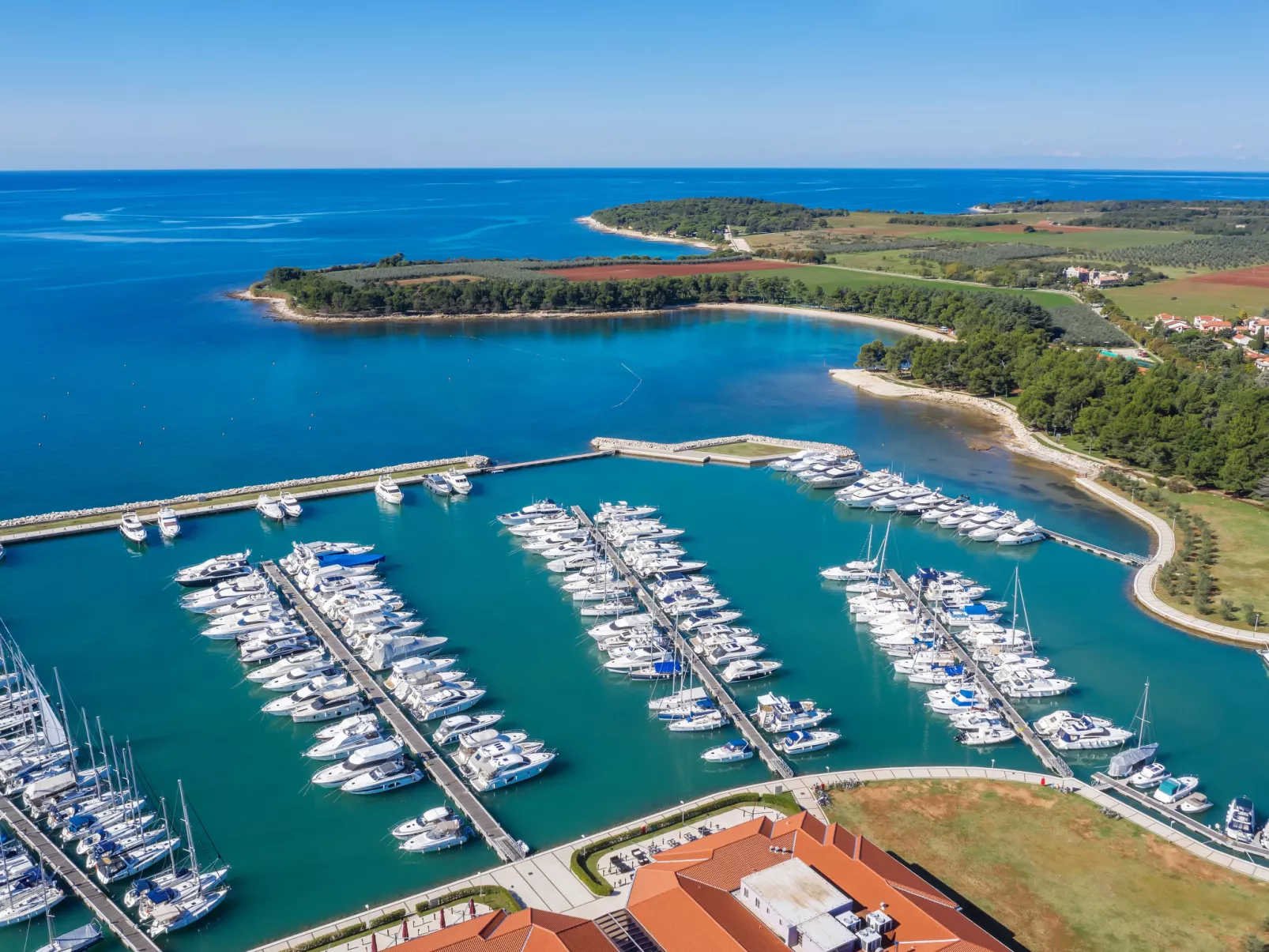 Villa Querchus Apartment 9 with private Pool-Omgeving