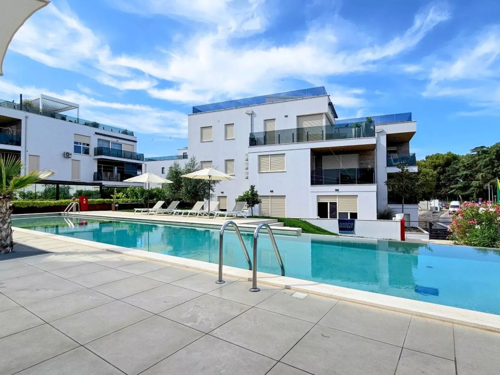 "Grüne Oase" mit Terrasse-Buiten