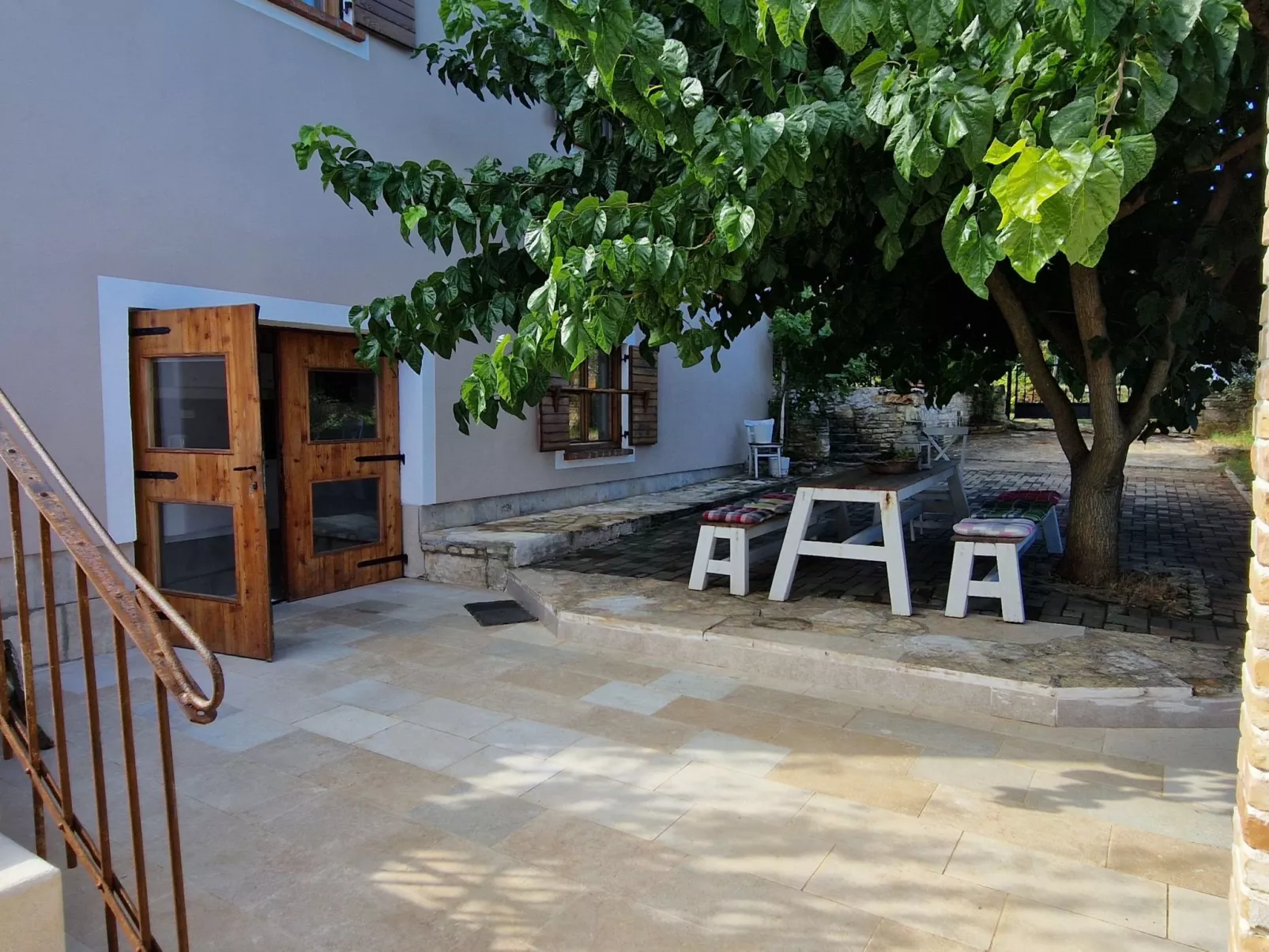 Freistehende Villa mit Garten und privatem Pool-Binnen