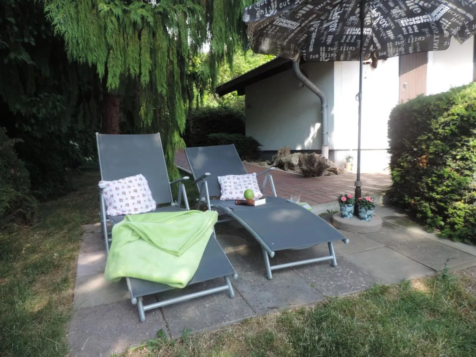 Schlossblick mit Teilseeblick-Binnen