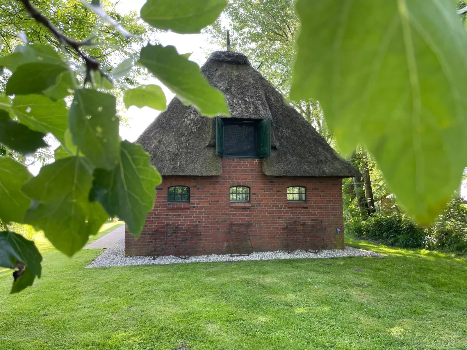 Reetdachhaus für erholsamen Familienurlaub-Buiten