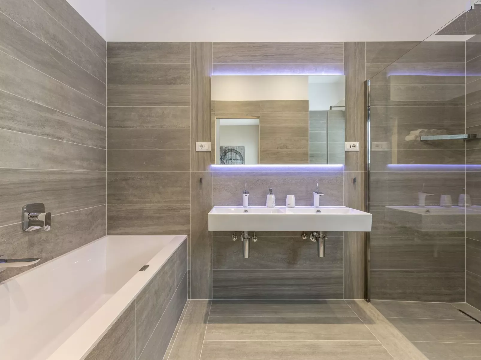 In Mimice mit tollem Pool und Meerblick-Binnen