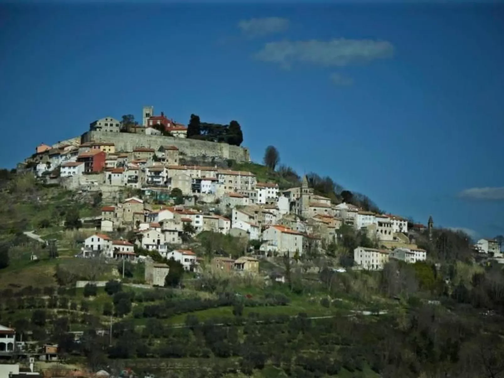 In Kostanjica mit Grill, Terrasse und Garten-Buiten