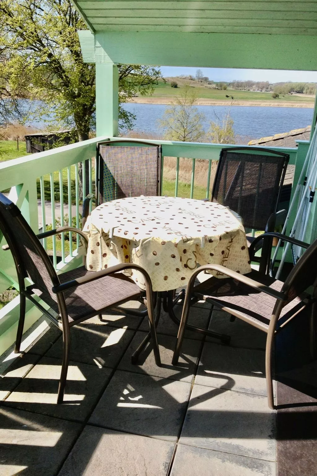 Schöne Wohnung mit Seeblick und drei Balkonen-Binnen
