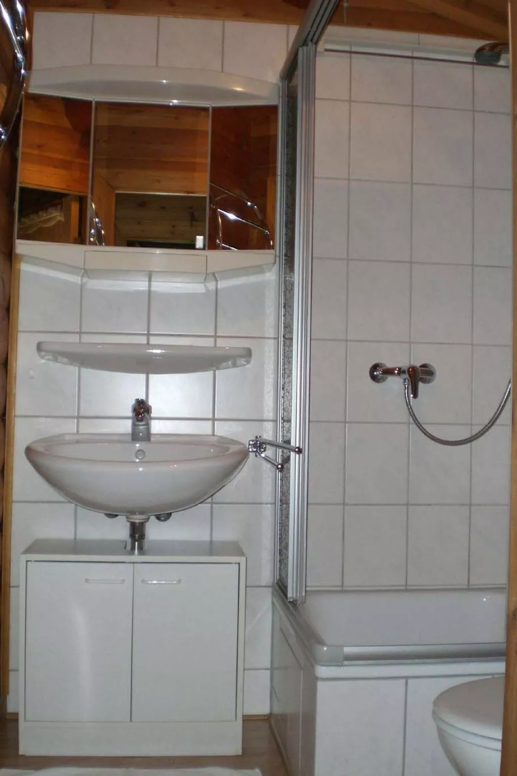 Berghütte mit eigenem Garten und Grill-Binnen