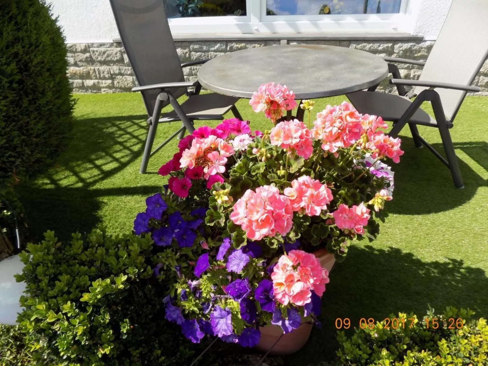 Appartement mit Terrasse, Garten und Grill-Buiten