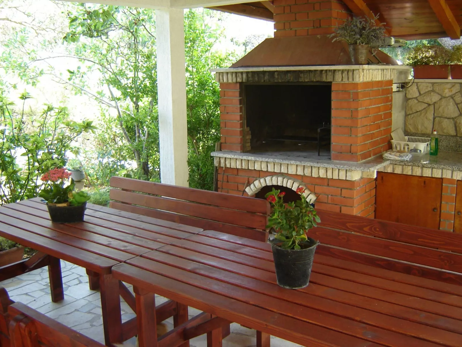 "Blaues" Apartment mit Swimmingpool-Buiten