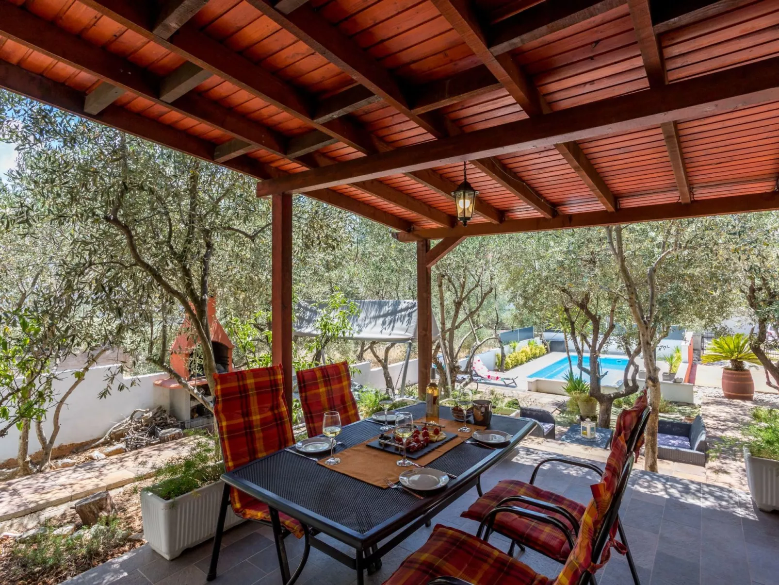 Komplex Oliva mit Pool und großem Garten-Buiten