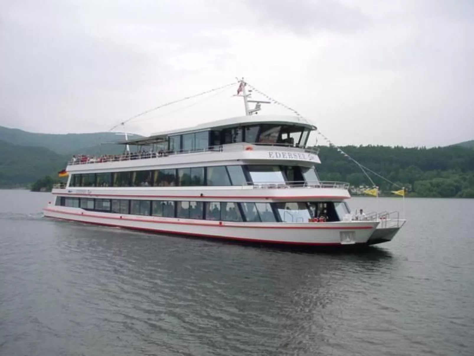 Ederseeblick in Bringhausen am Edersee-Buiten