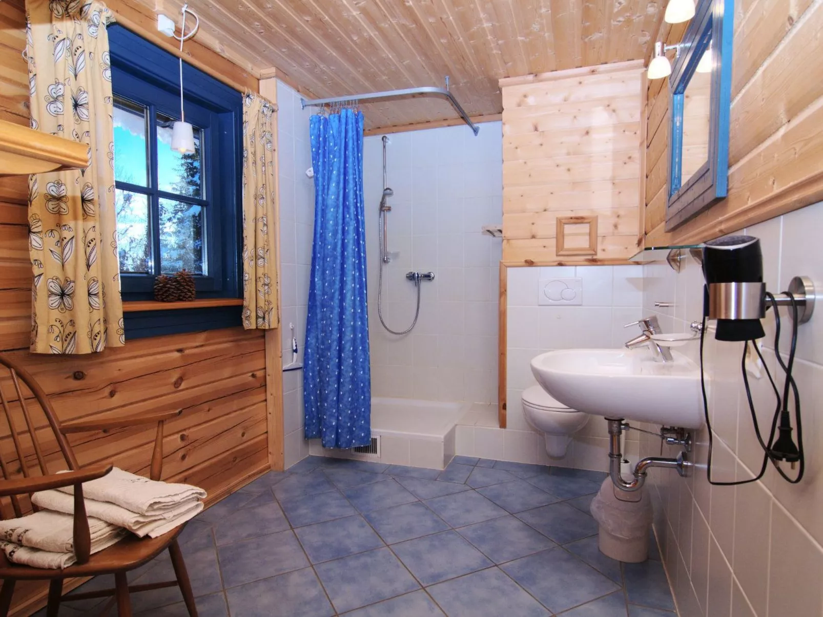 Charmantes modernes Blockhaus mit Kamin-Binnen