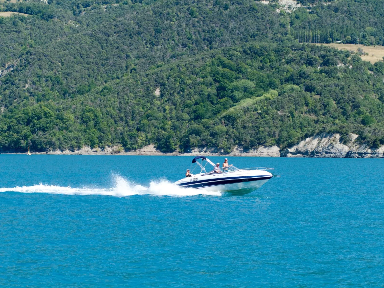 Gemütliches Chalet am Ufer des Sees von Serre-Ponçon-Buiten