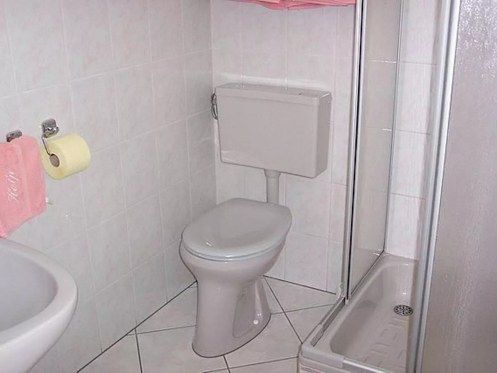 Mit Garten, Terrasse und Grill-Binnen