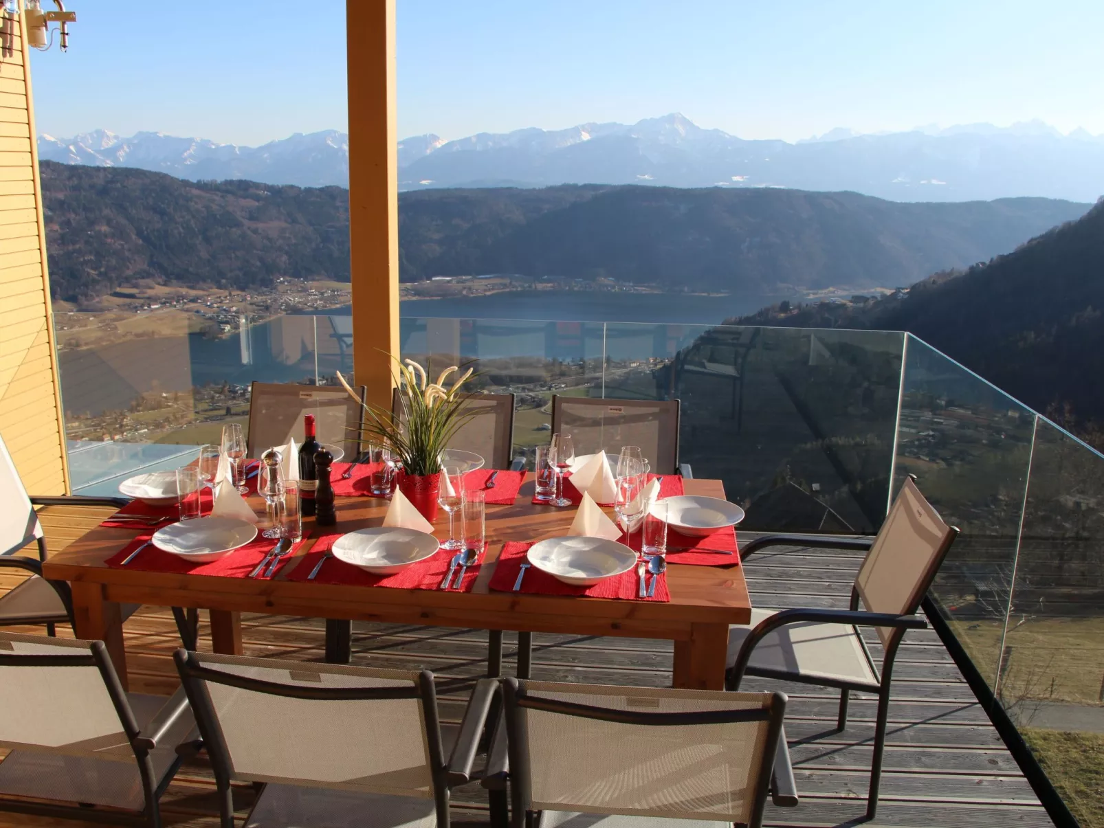 Freistehendes Ferienhaus mit Blick auf den See-Buiten