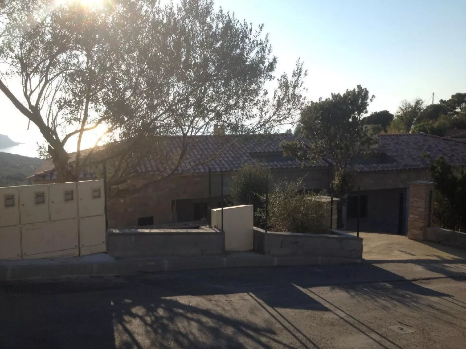 Unabhängige Unterkunft mit Meer- und Poolblick-Binnen