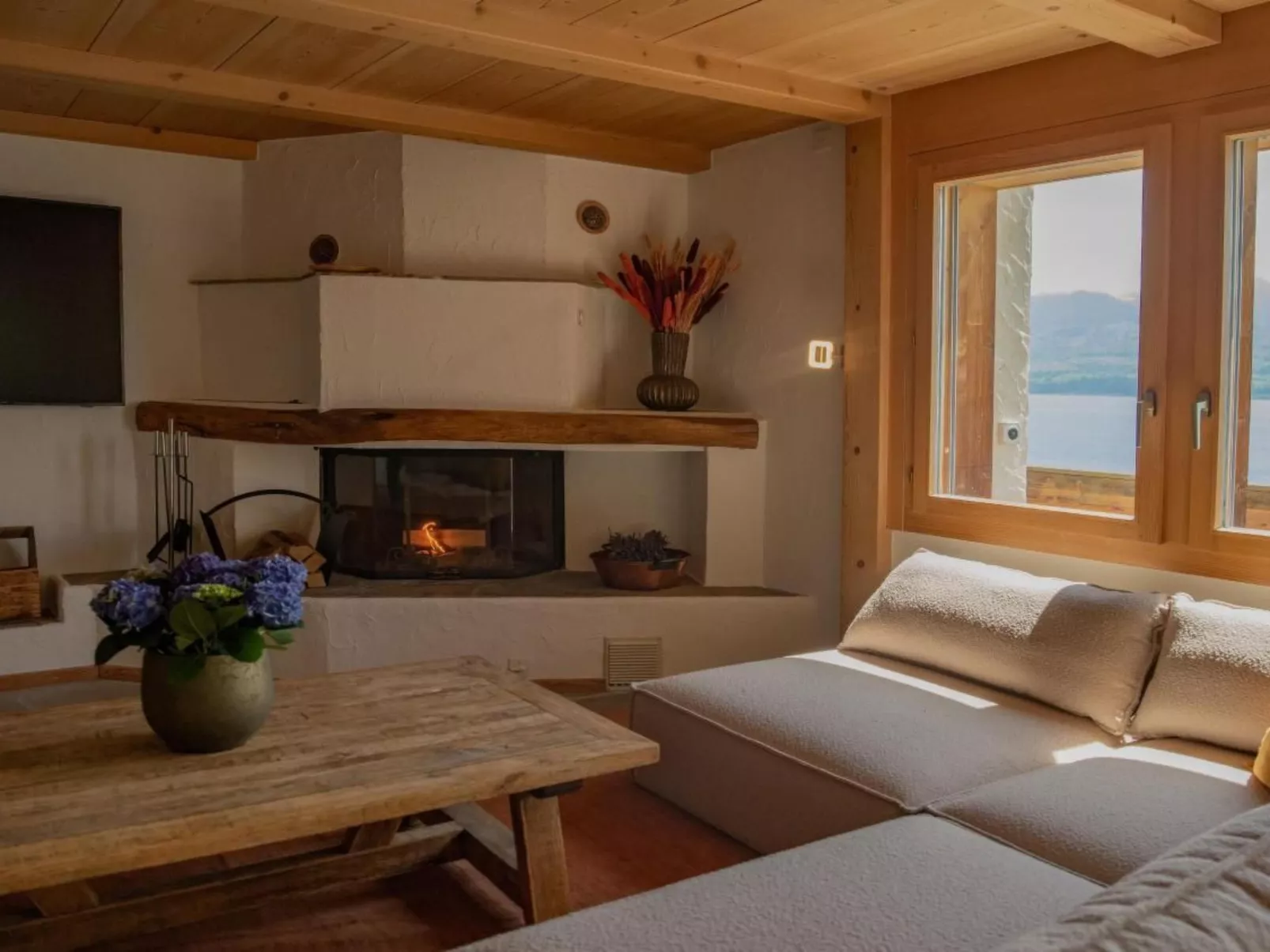 Chalet am See mit Panorama Aussicht-Binnen