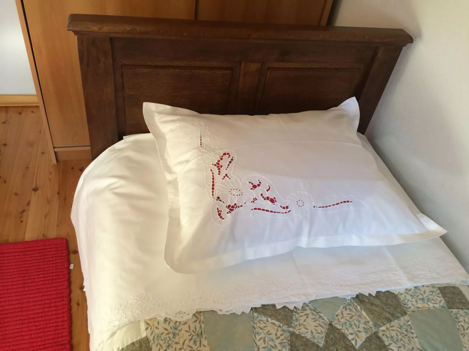 Anwesen mit Blick auf das Wasser-Image-tags.info