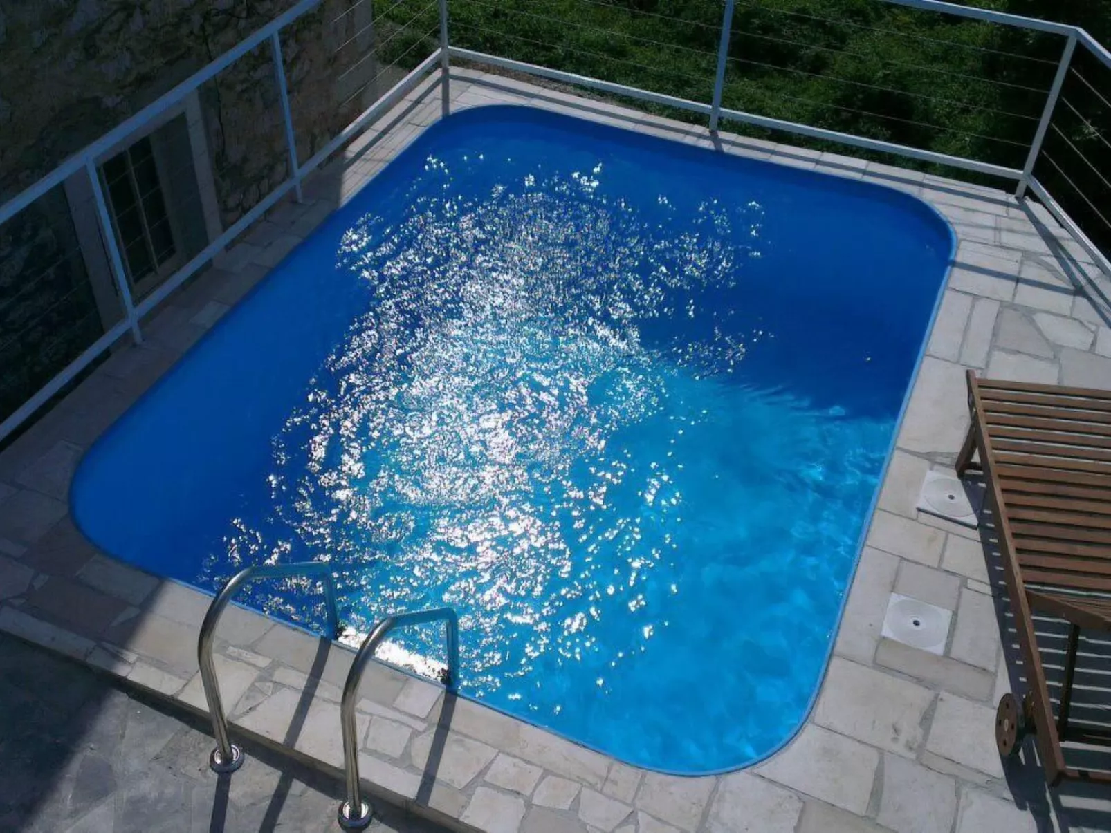 Charmantes Steinhaus mit Pool und Panoramablick-Buiten