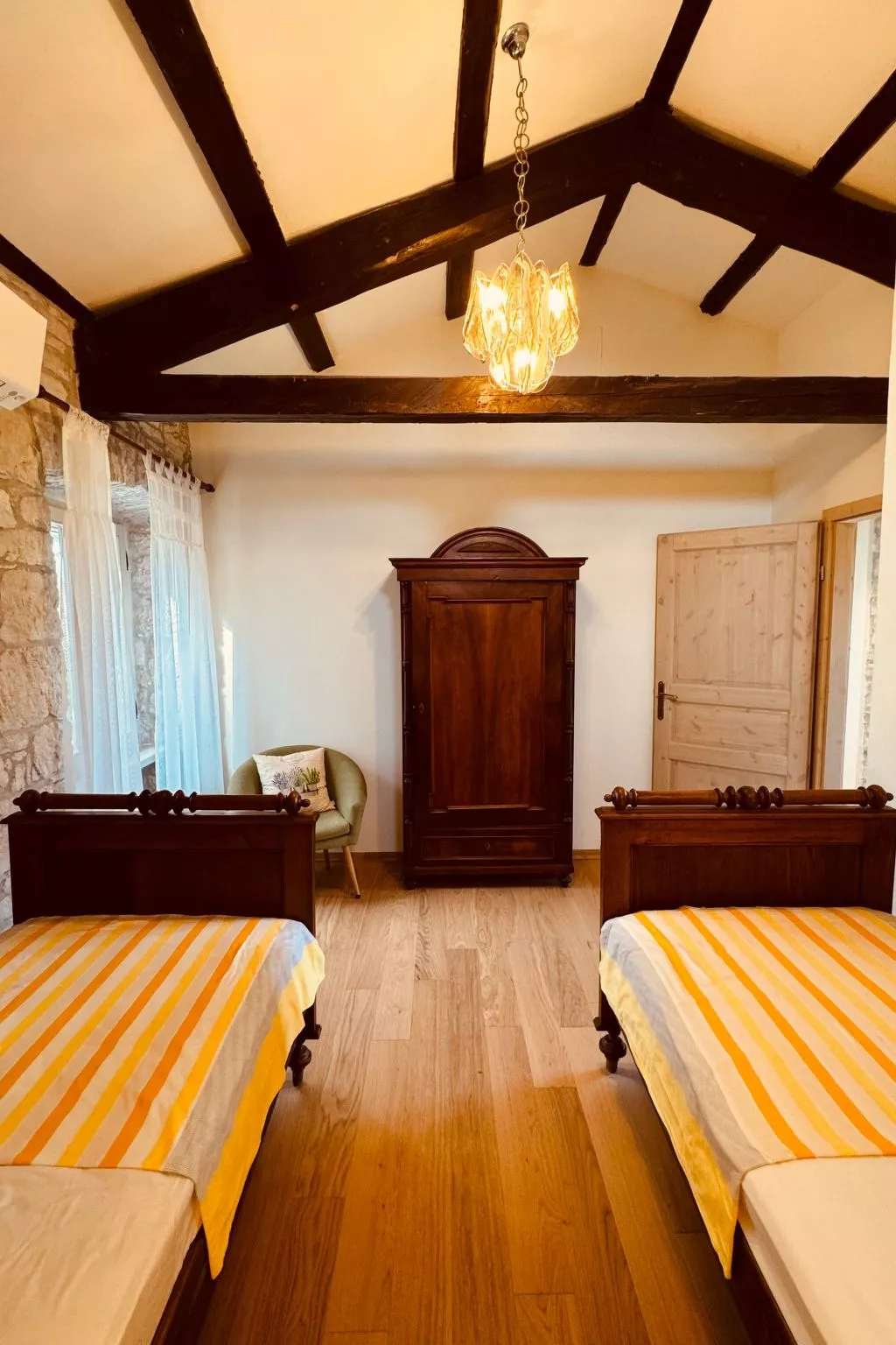 Ferienvilla mit Garten, Grill und Terrasse-Binnen