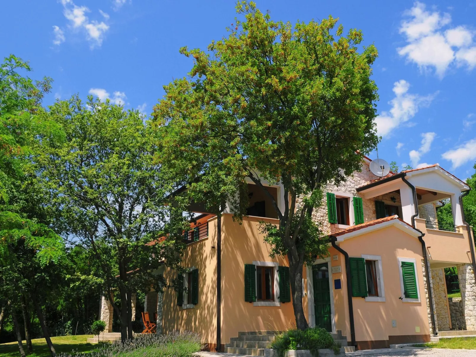 Familiäre 5-Schlafzimmer-Villa mit Gemeinschaftspools-Buiten