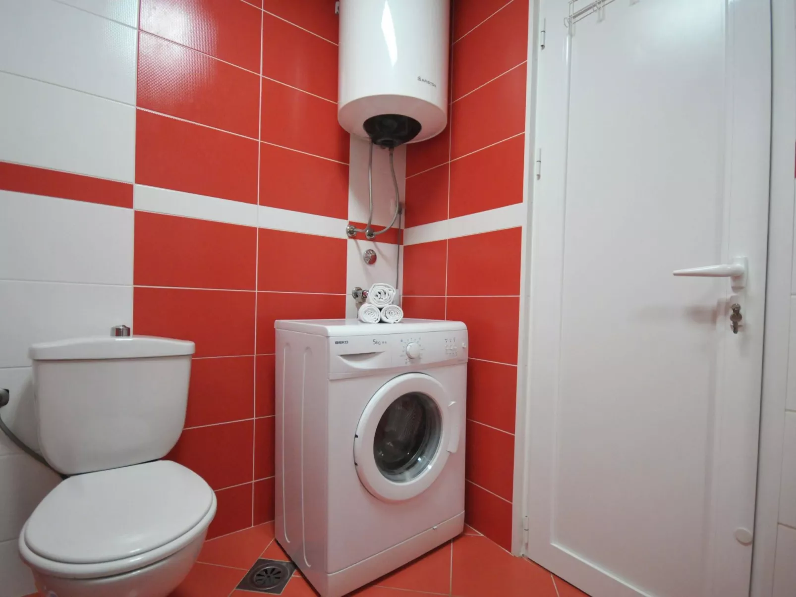 Wohnung mit Waschmaschine und Geschirrspüler-Binnen