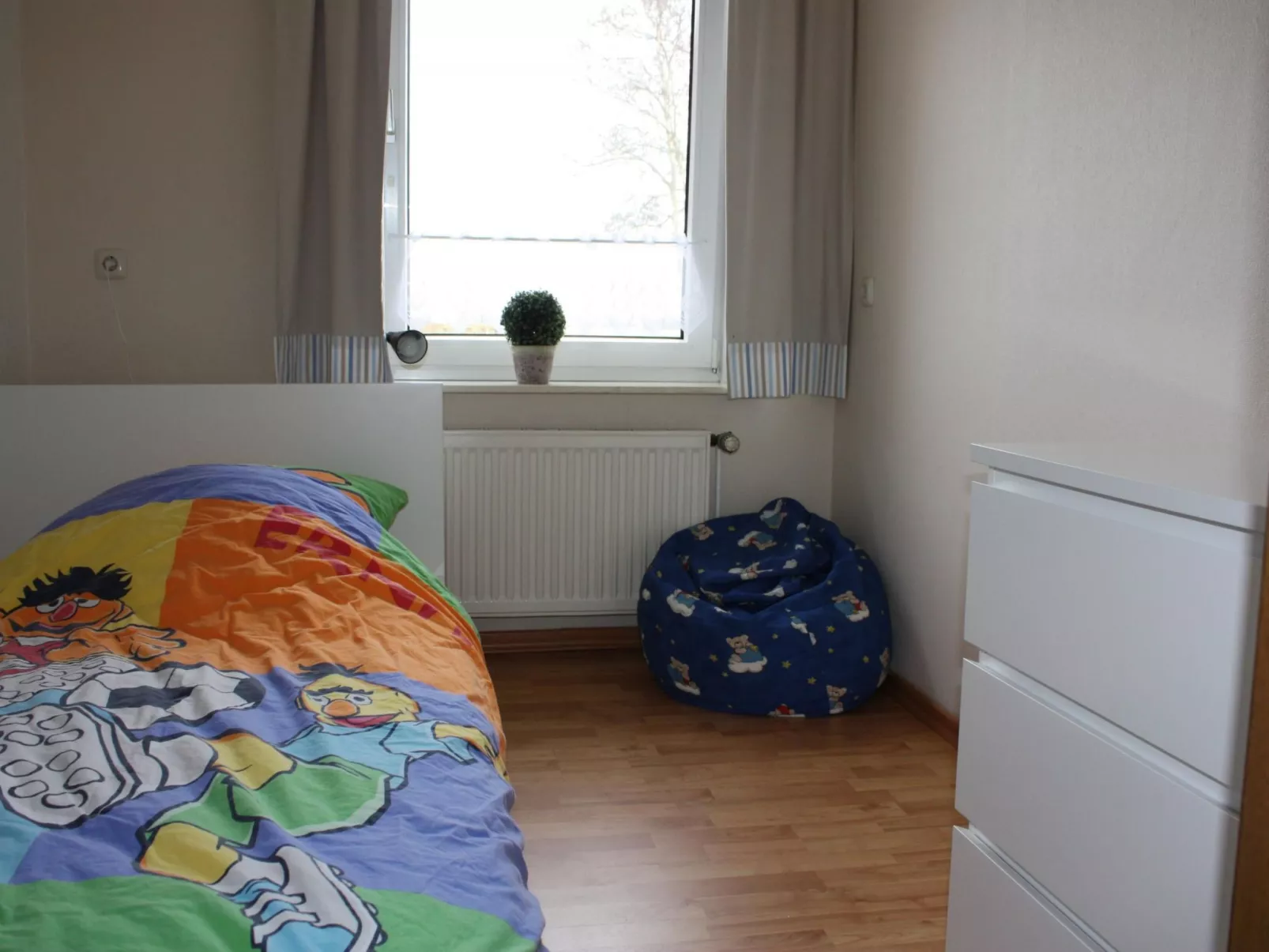 Mit kleinem Garten und Grill-Binnen