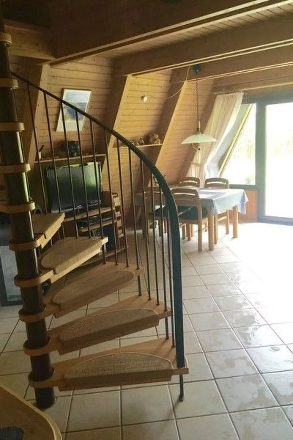 Spitzdachferienhaus mit Schwedenofen und Garten-Binnen