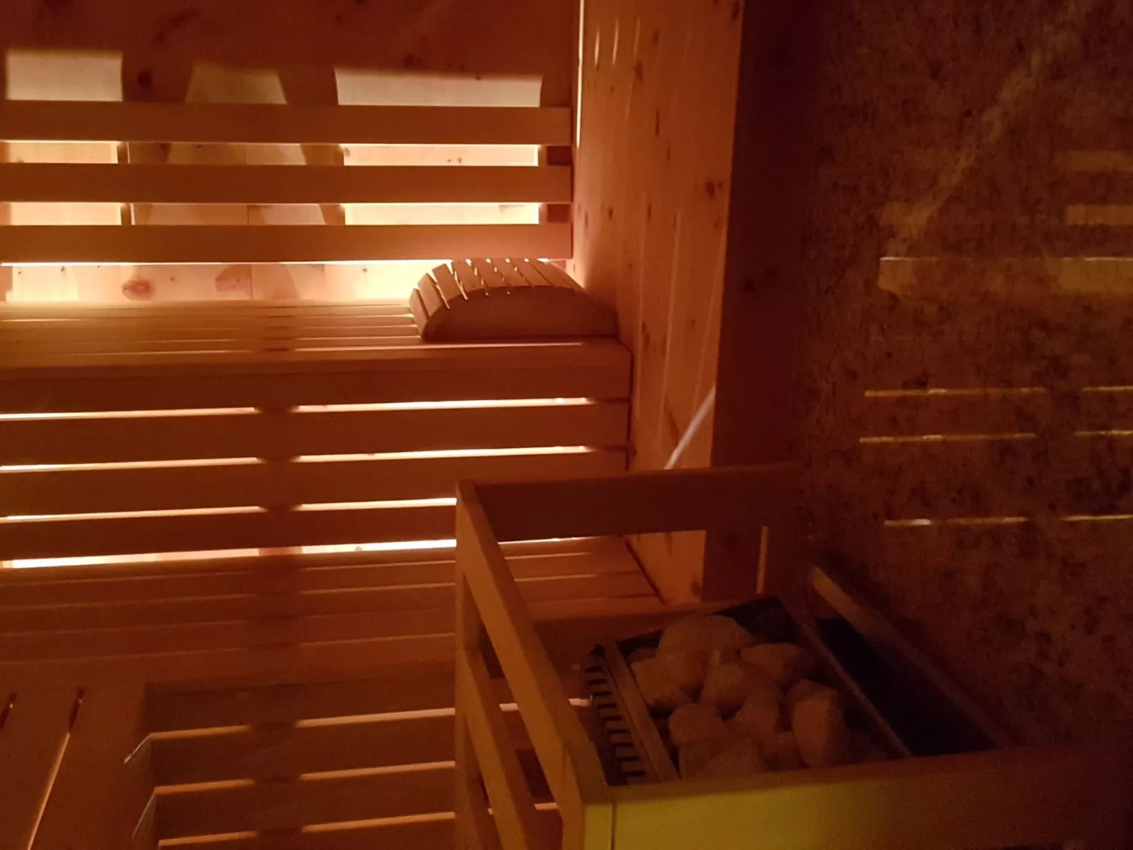 Mit Gemeinschaftspool und Terrasse-Binnen