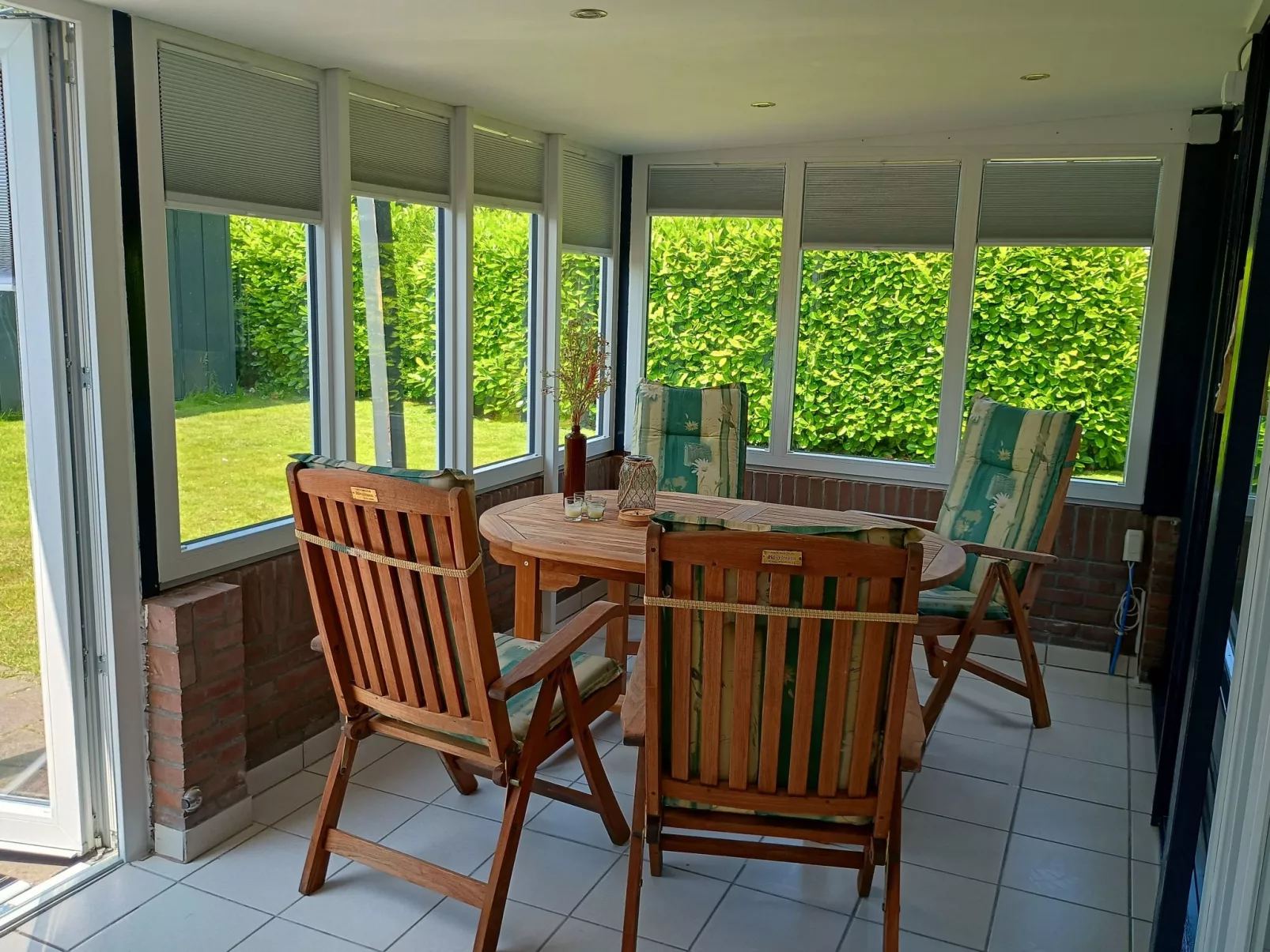 Holiday Home 13 with large conservatory-Buiten