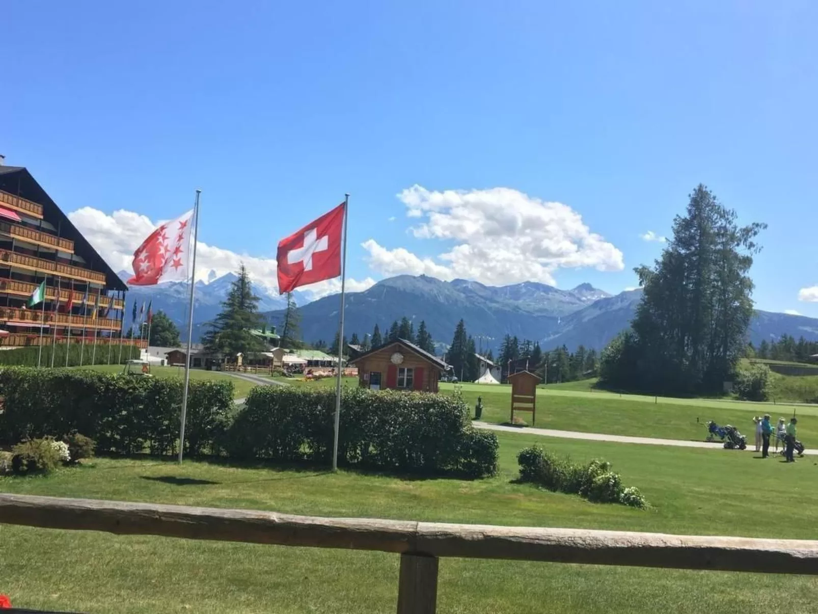 Wohnung mit Blick auf die Berge-Buiten