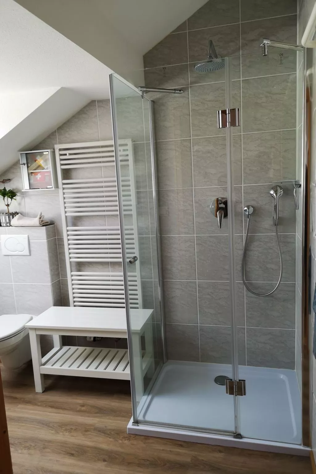 Haus Maria Hochschwarzwald, Garten umzäunt, Wald-Binnen